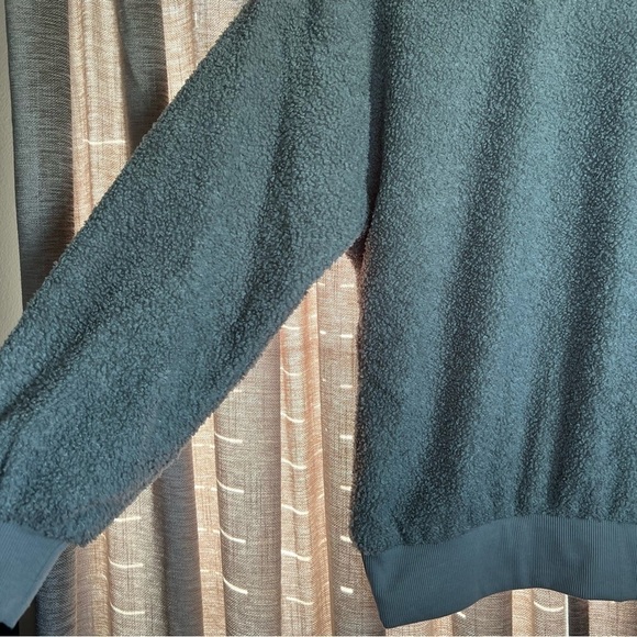 Gray Teddy Crewneck Sweatshirt Size Medium - Picture 5 of 10